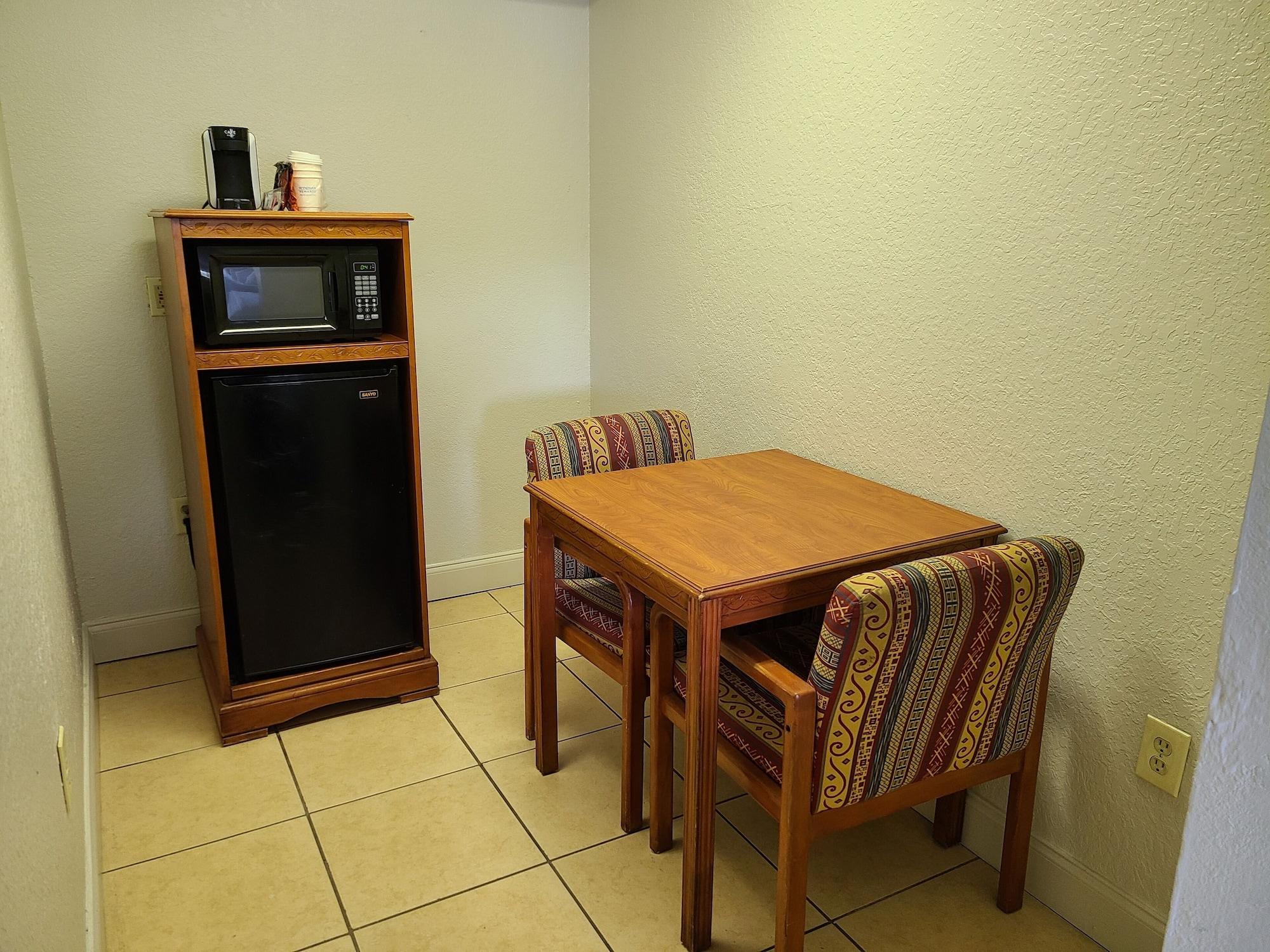 Quality Inn & Suites Orlando East - Ucf Area Alafaya Экстерьер фото