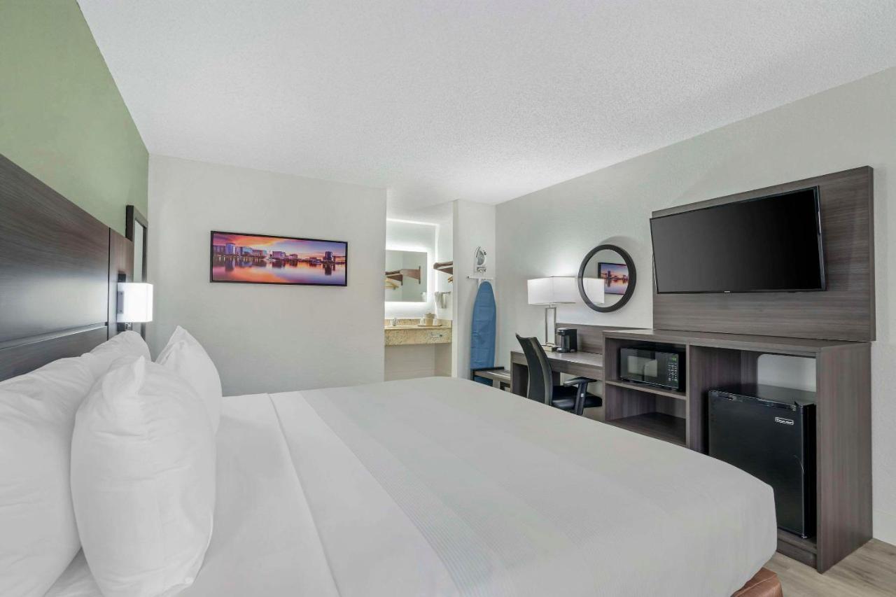 Quality Inn & Suites Orlando East - Ucf Area Alafaya Экстерьер фото