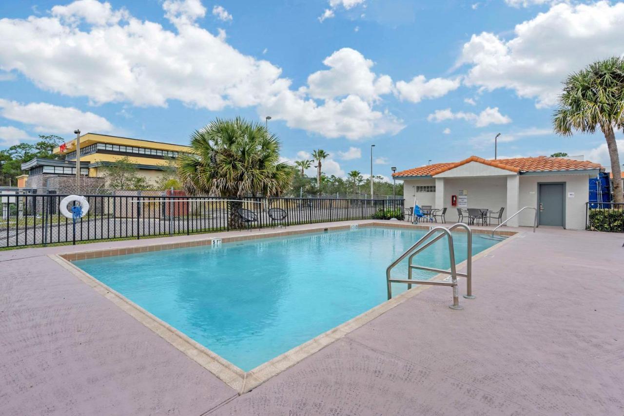 Quality Inn & Suites Orlando East - Ucf Area Alafaya Экстерьер фото