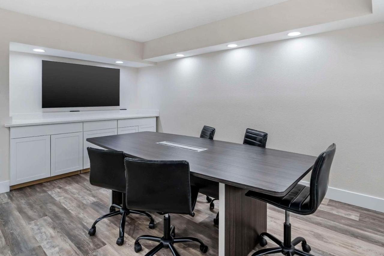 Quality Inn & Suites Orlando East - Ucf Area Alafaya Экстерьер фото