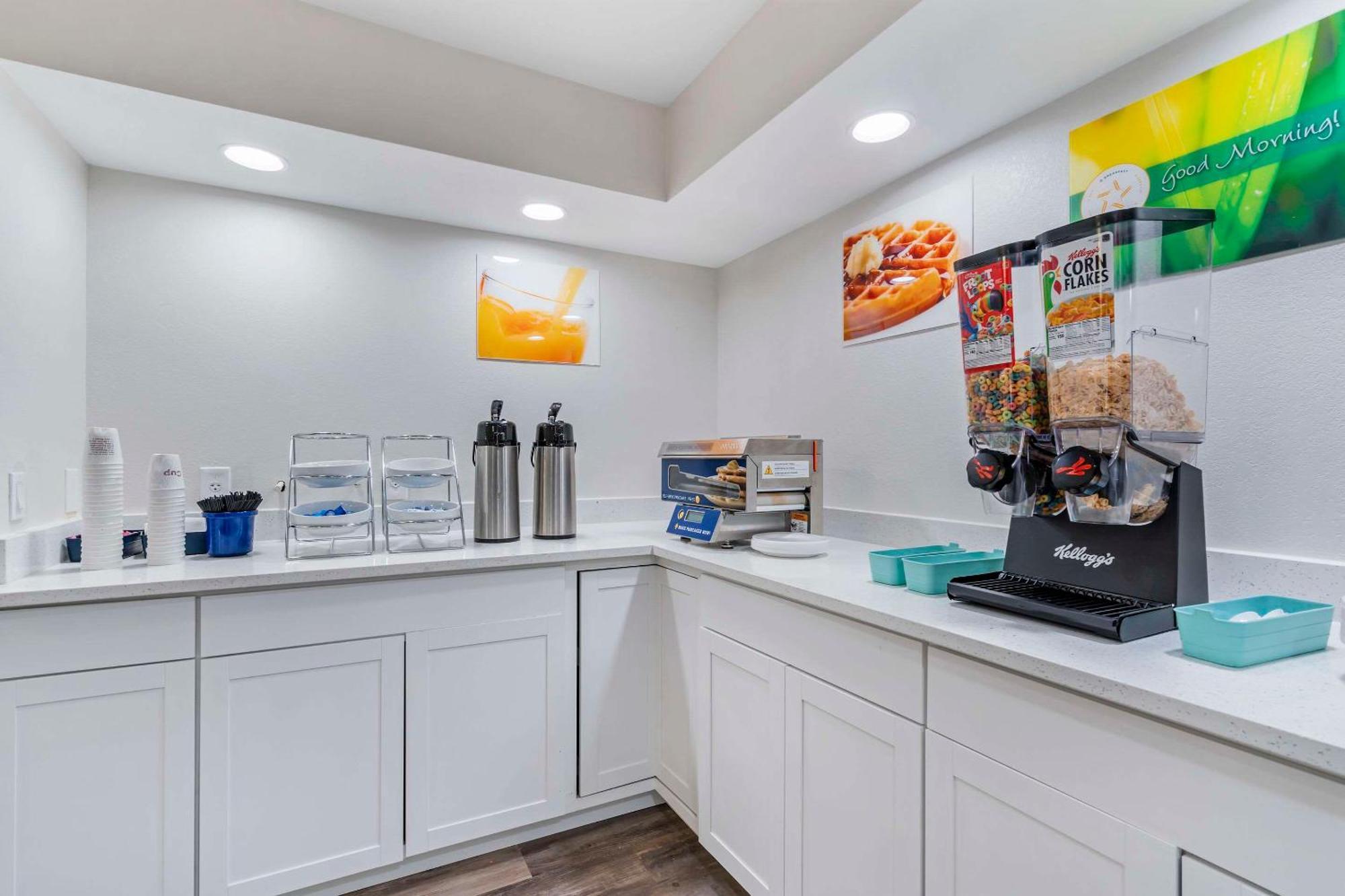 Quality Inn & Suites Orlando East - Ucf Area Alafaya Экстерьер фото