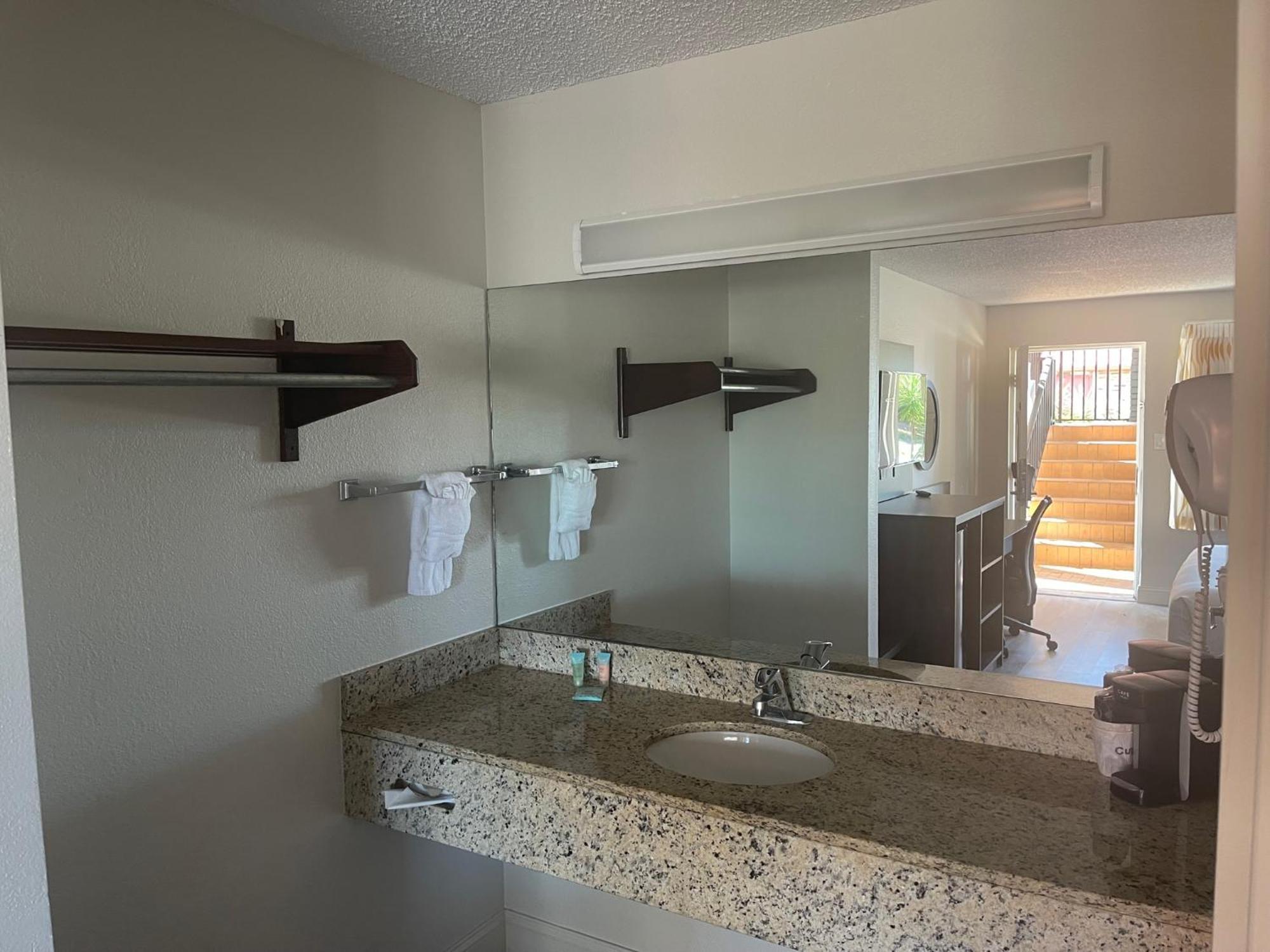 Quality Inn & Suites Orlando East - Ucf Area Alafaya Экстерьер фото
